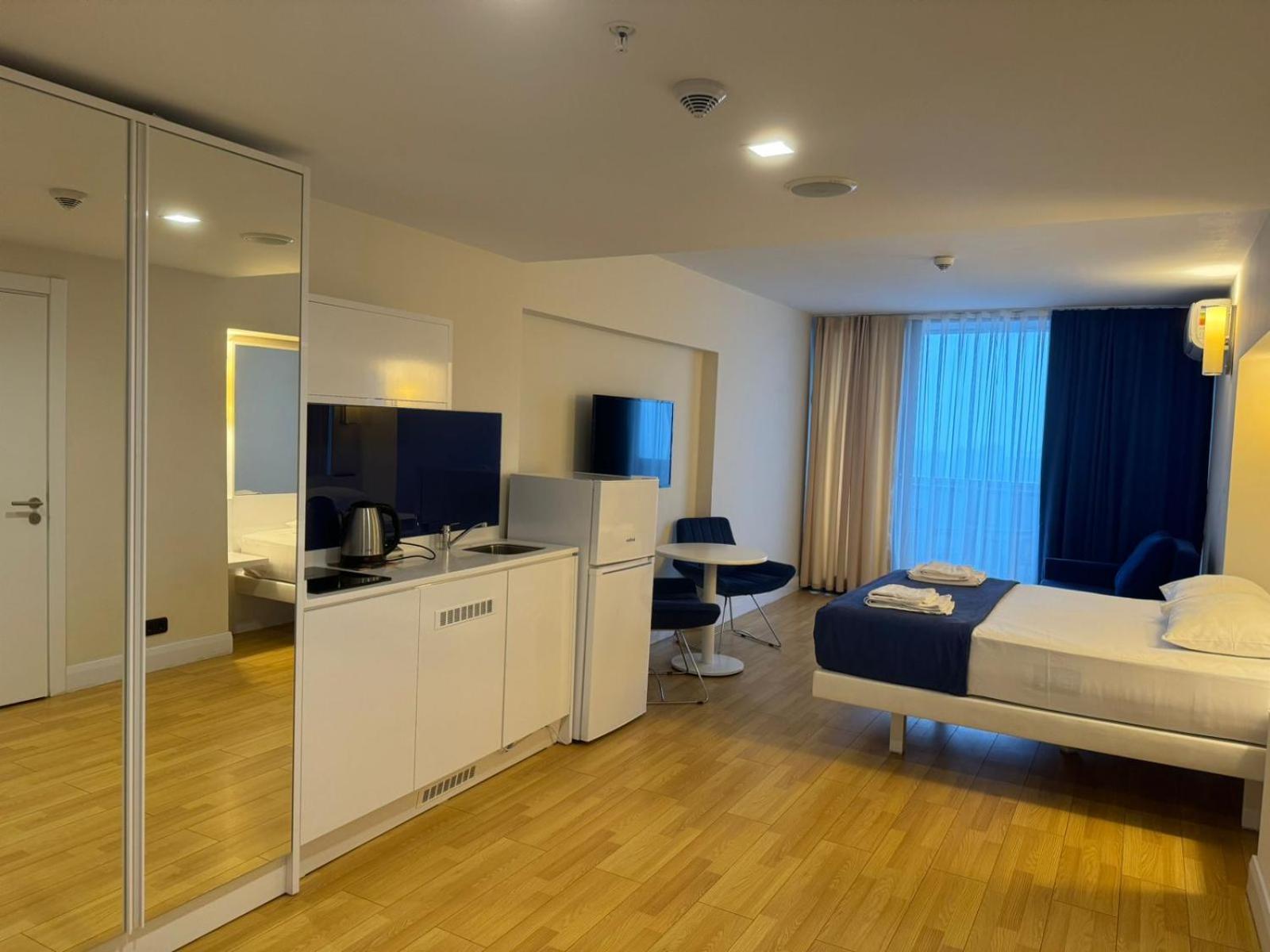 Lux Apart Hotel 555 Batumi Værelse billede